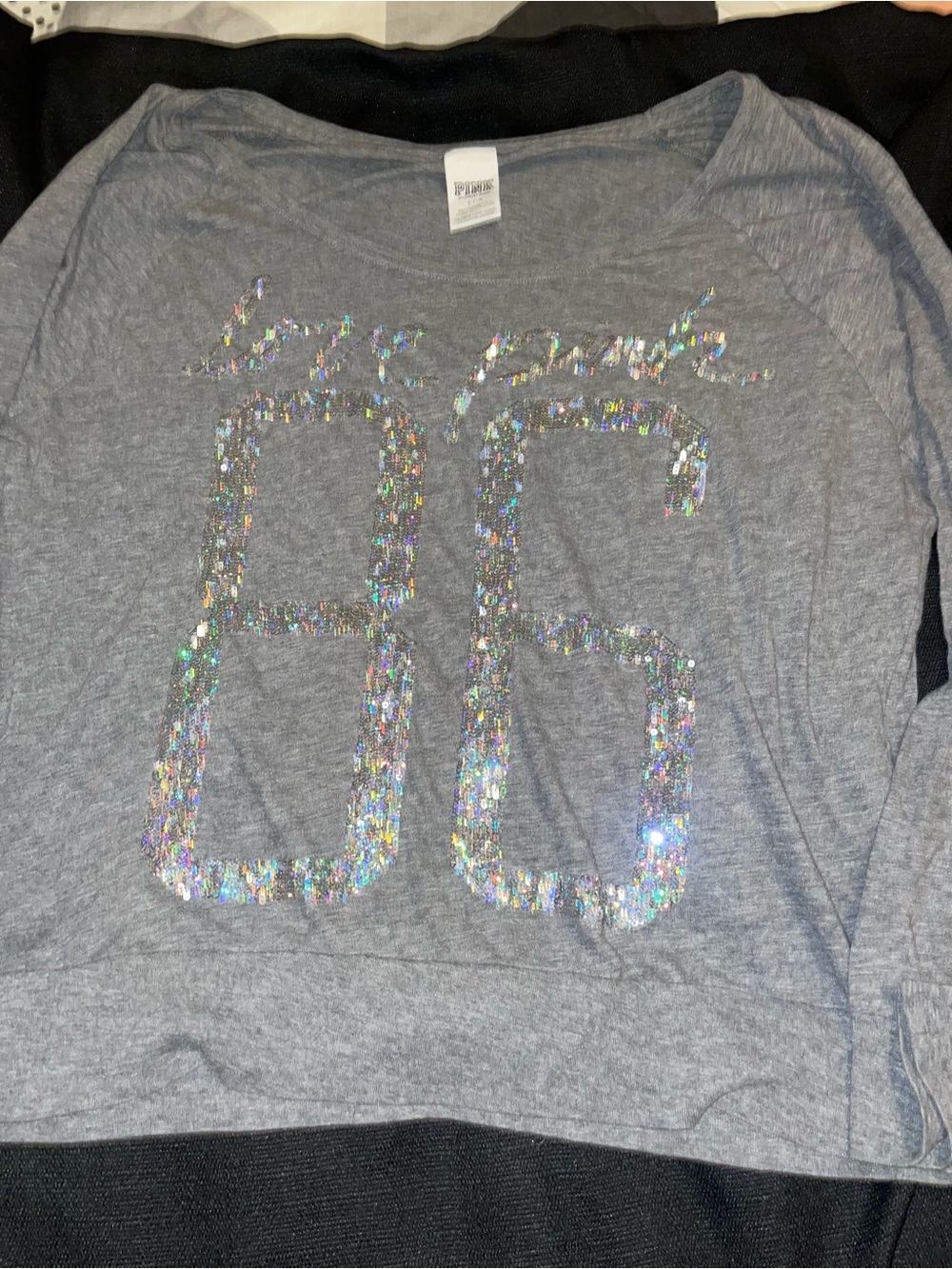 PINK Victoria's Secret Gray Long-Sleeve Top with Iridescent Sequin '86'